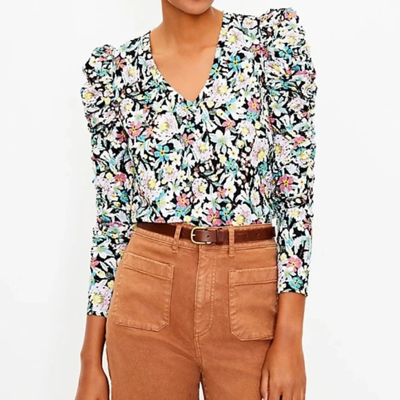 NWT LOFT Floral Shirred Puff Sleeve Top M - Picture 1 of 16